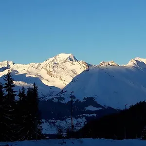 https://arcs-1800-les-lauzieres-jolie-vue-skis-aux-pieds.hotels-rhonealpes.com